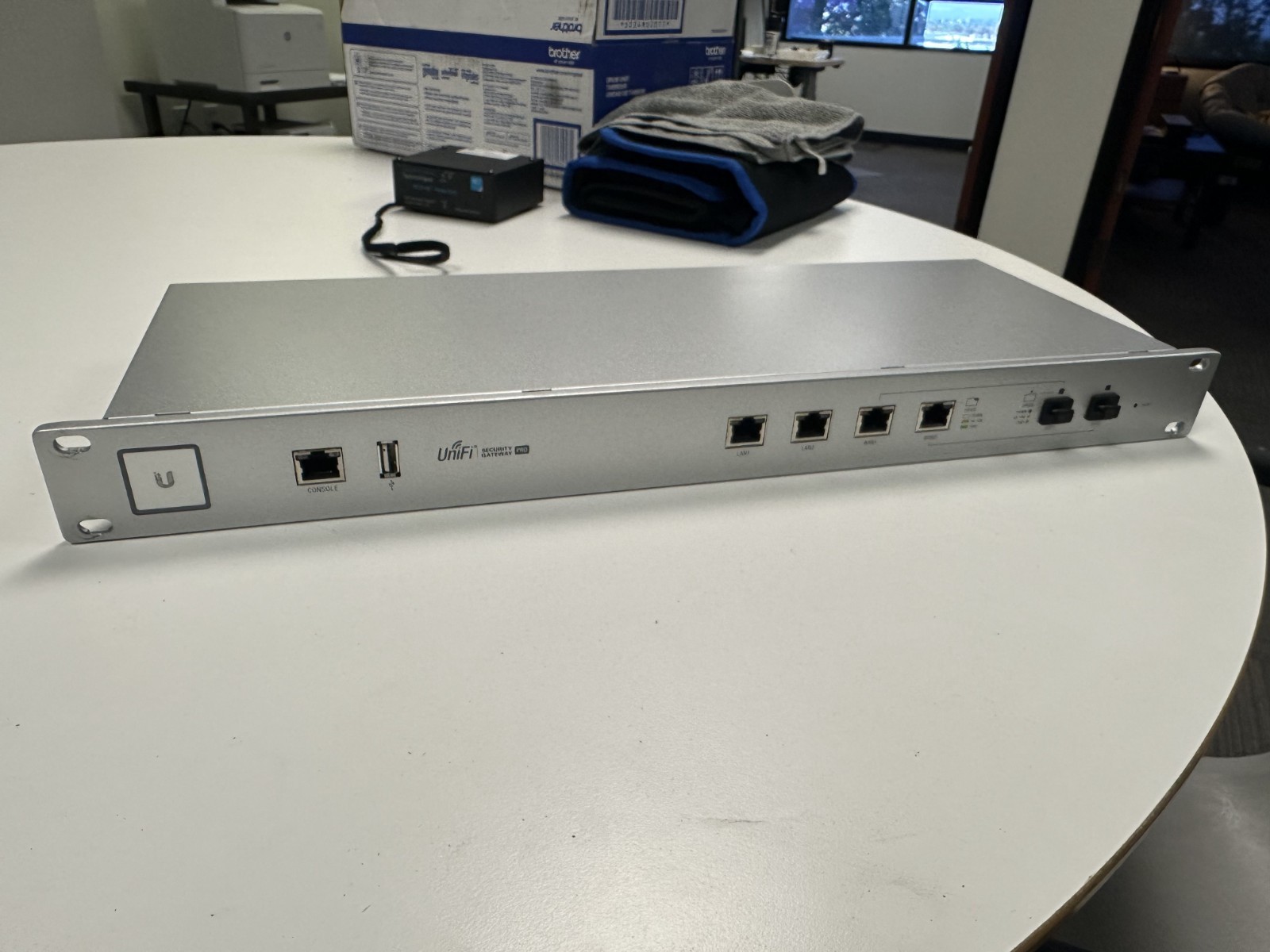 Ubiquiti Networks USG-PRO-4 Enterprise Gateway Router with Gigabit Ethernet