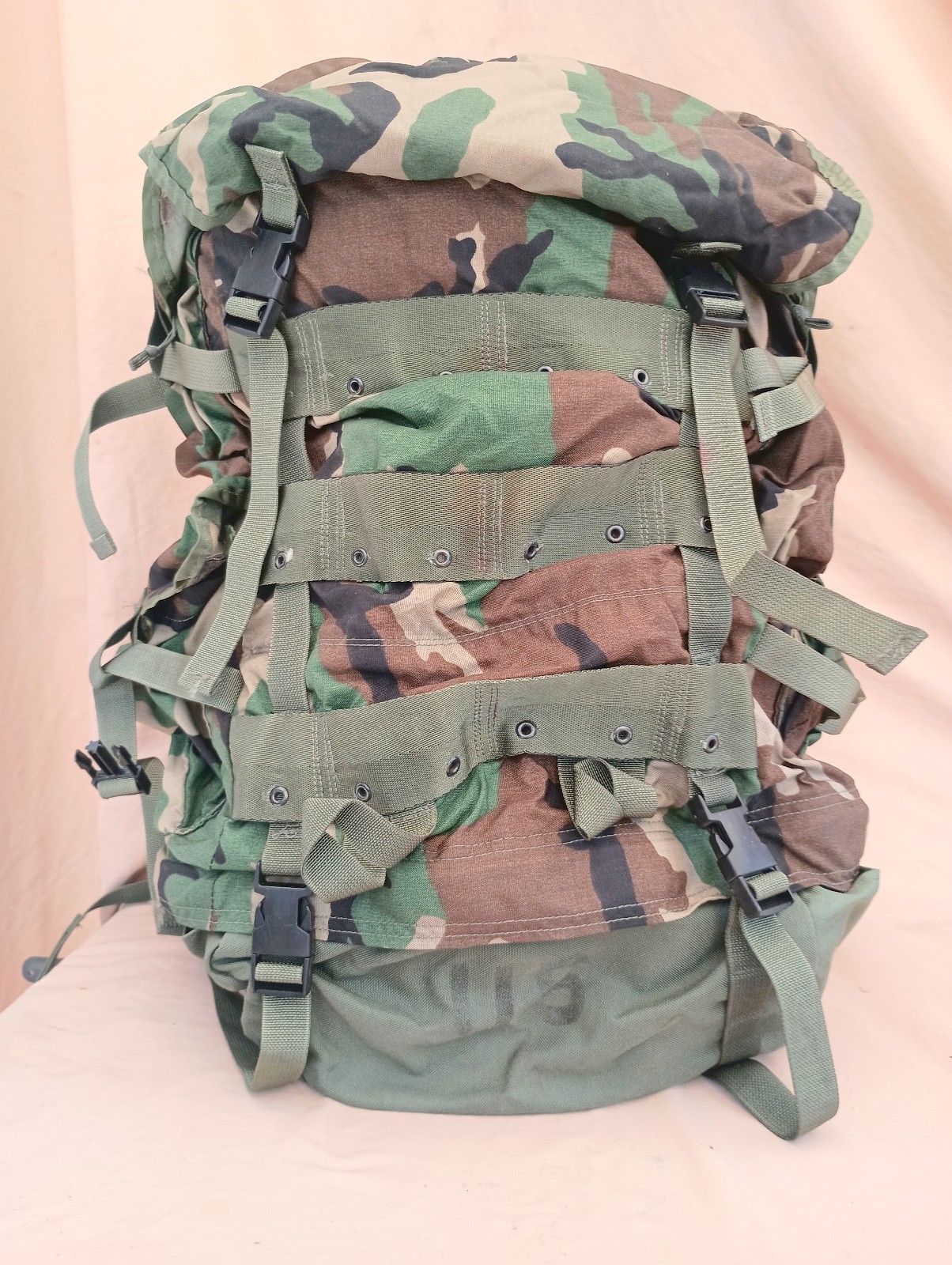 US Army Large Field Pack CFP-90 CFP 90 Woodland Camouflage -Missing Padded Belt