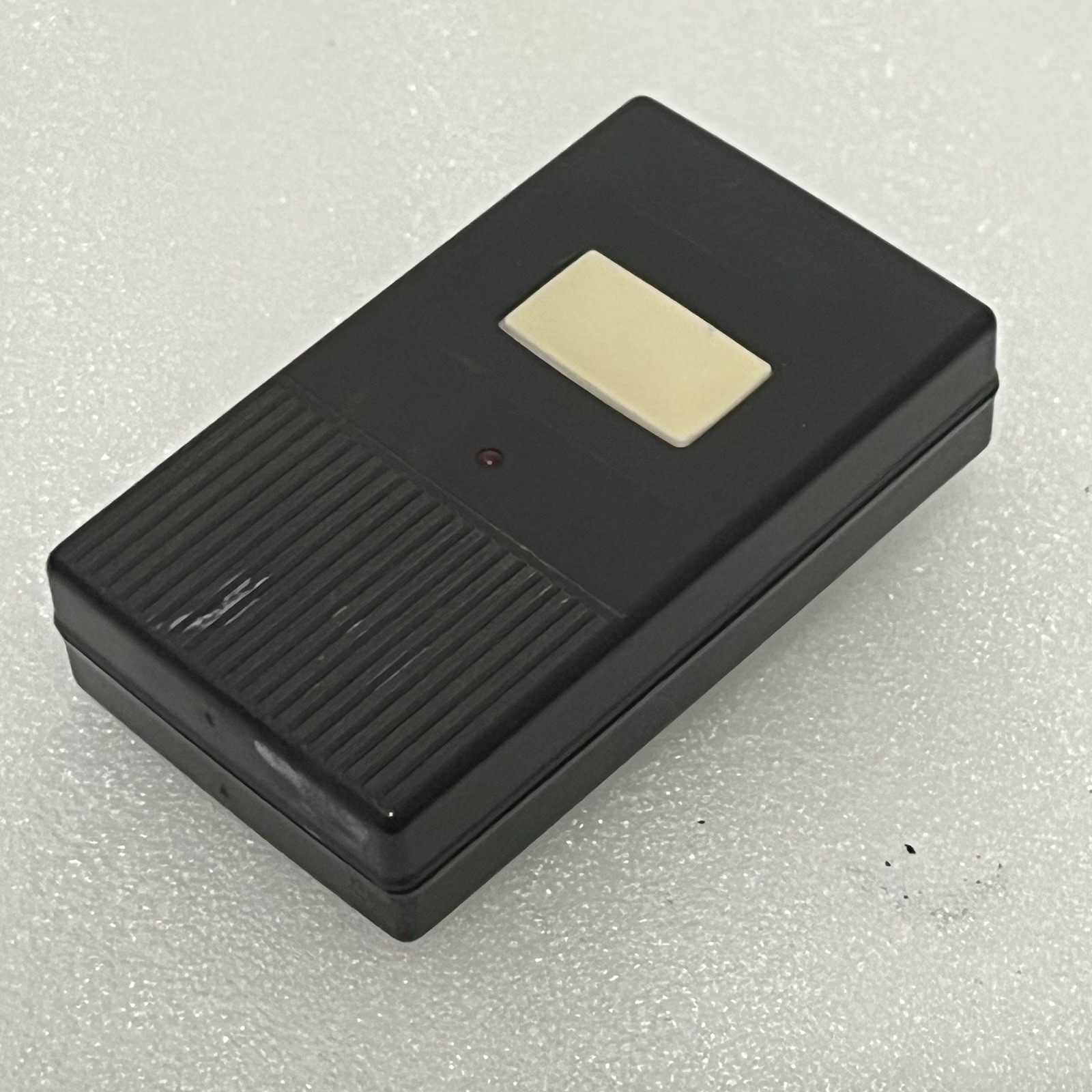 Linear DNT00002A Garage Door Gate Remote 310MHz 1 Button Visor Clip