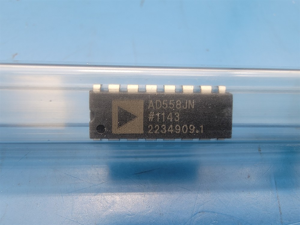 New (1pc) AD558JN ANALOG DEVICES IC Converter
