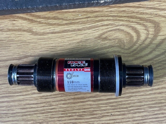 Race Face Evolve DH 68/73 x 118mm Isis Bottom Bracket