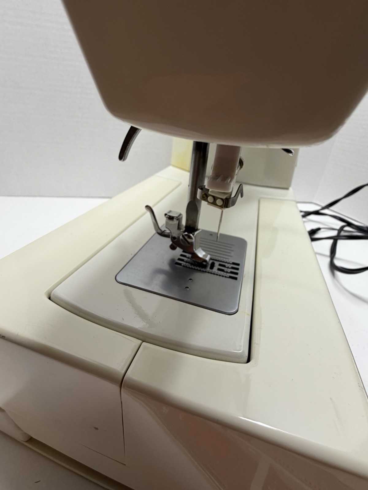 Bernette 740E Sewing Machine Working Comes With Instructions and Accessories