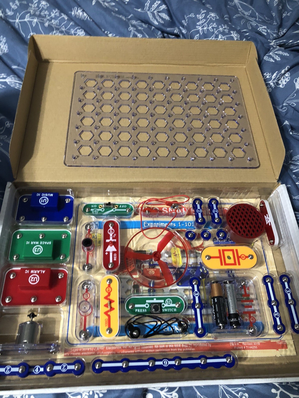 Snap Circuits Juniors Electronics Skill Builder Create 100 Projects Elenco