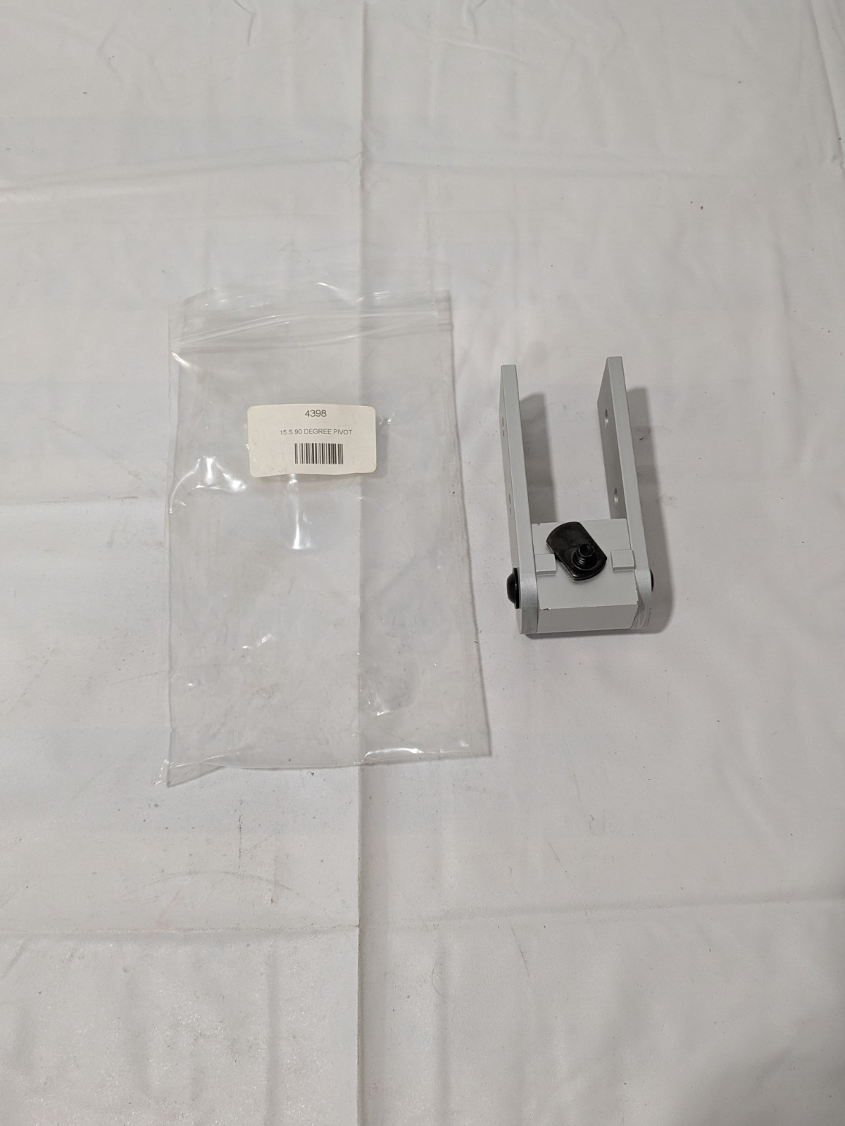 80/20 Inc. Pivot Arm: Use with Series 15 & Bolt Kit 3320 or 3325 4398