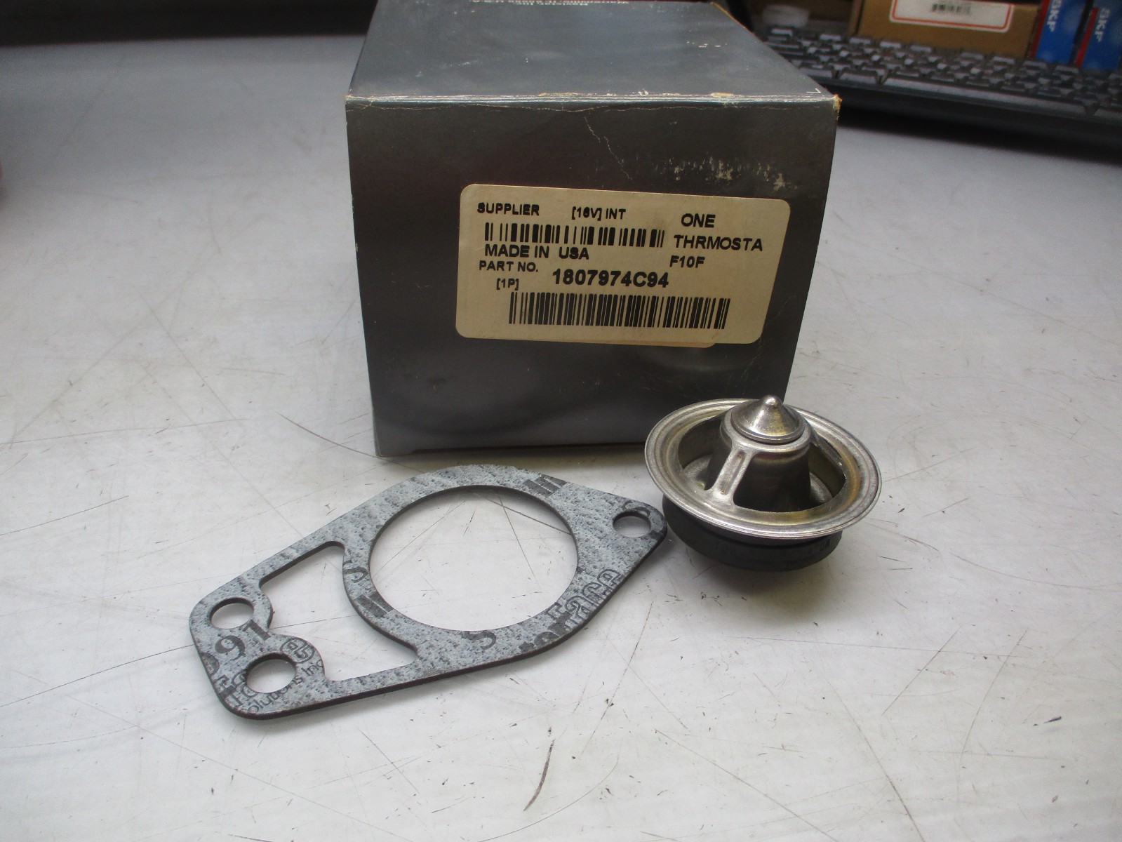 International Thermostat 1807974C94