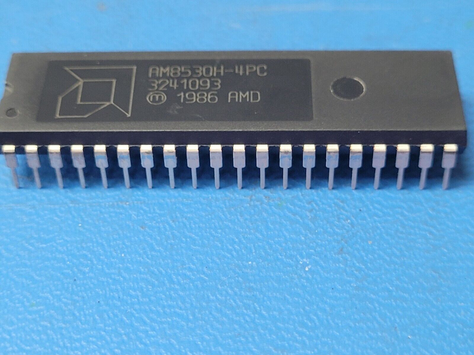 (1 PC) AM8530H-4PC AMD Serial I/O Controller 2 Channel(s) 0.25MBps NMOS PDIP40