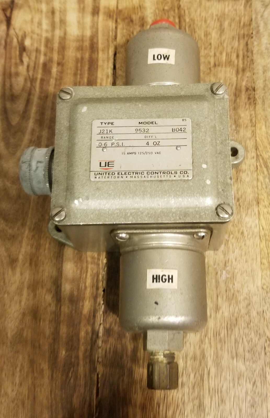 United Electric Controls Co. Pressure Switch J21K Model # 9532 0-1 PSI