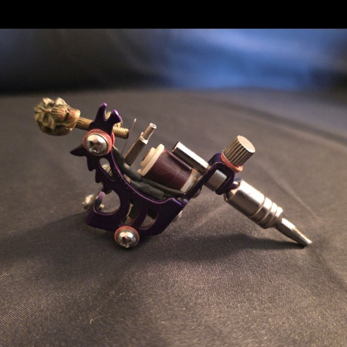 (Vintage) Custom micro Tattoo Machine replica w. Dragon + Zombie Skull Detail