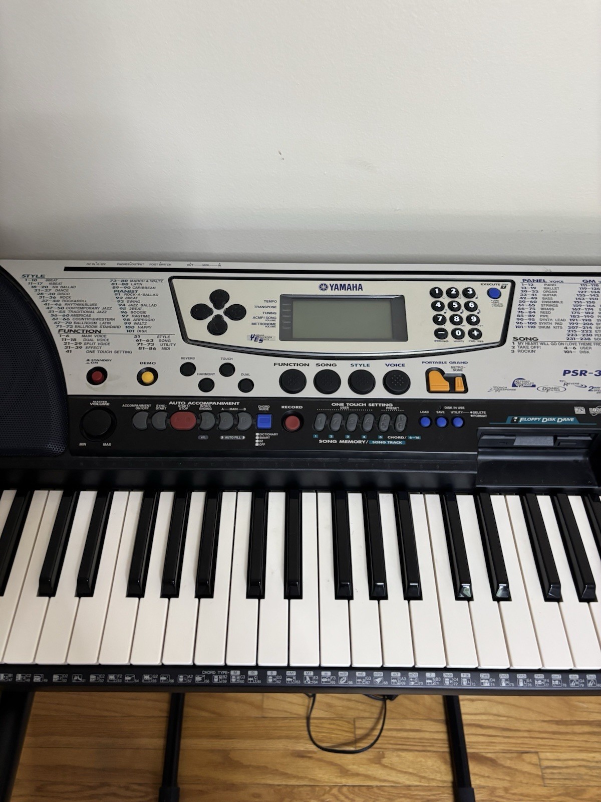 Yamaha PSR -340 Electronic Keyboard, with Stand, Tested and Working