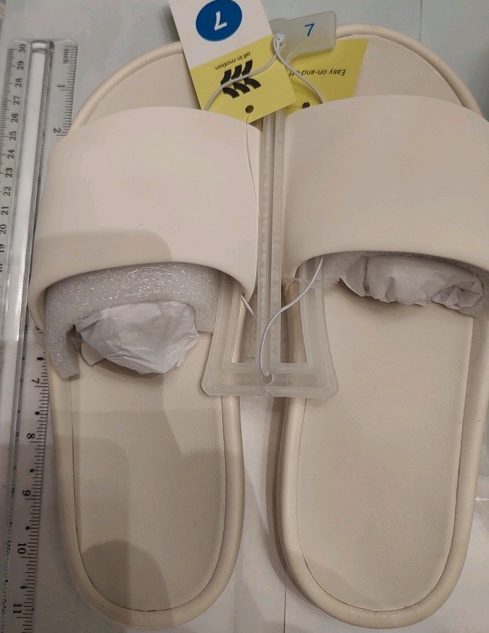 Women's off-White Makenna Slide Sandals, Size 7 by All in Motion