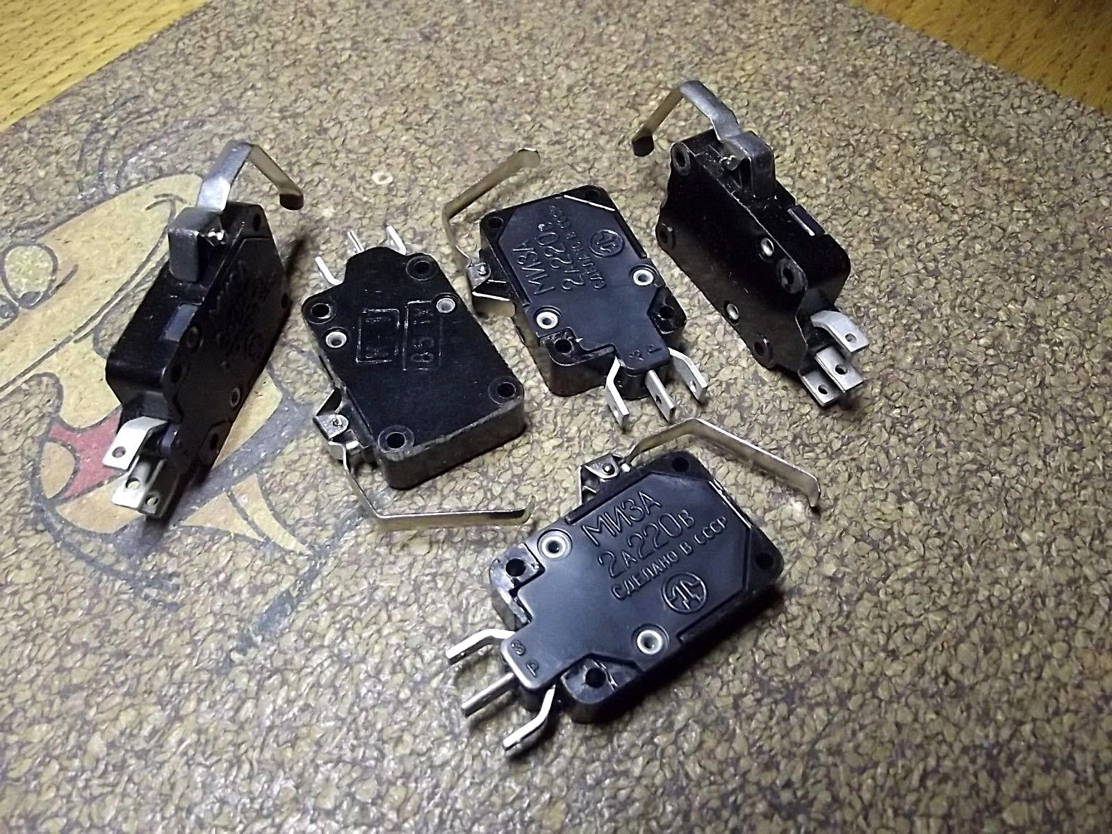 1 X Microswitche MI-3A (MIZA 2 А 220 В) PCS 1.