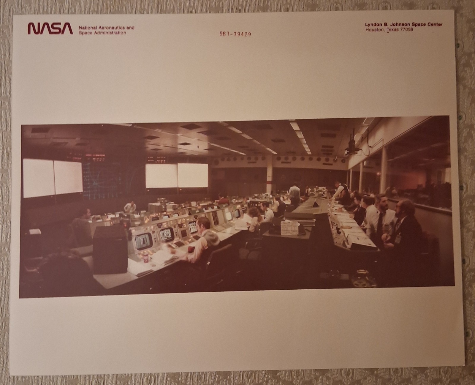 VINTAGE NASA RED NUMBER S81-39429 JSC MISSION CONTROL STS-1  PHOTOGRAPH
