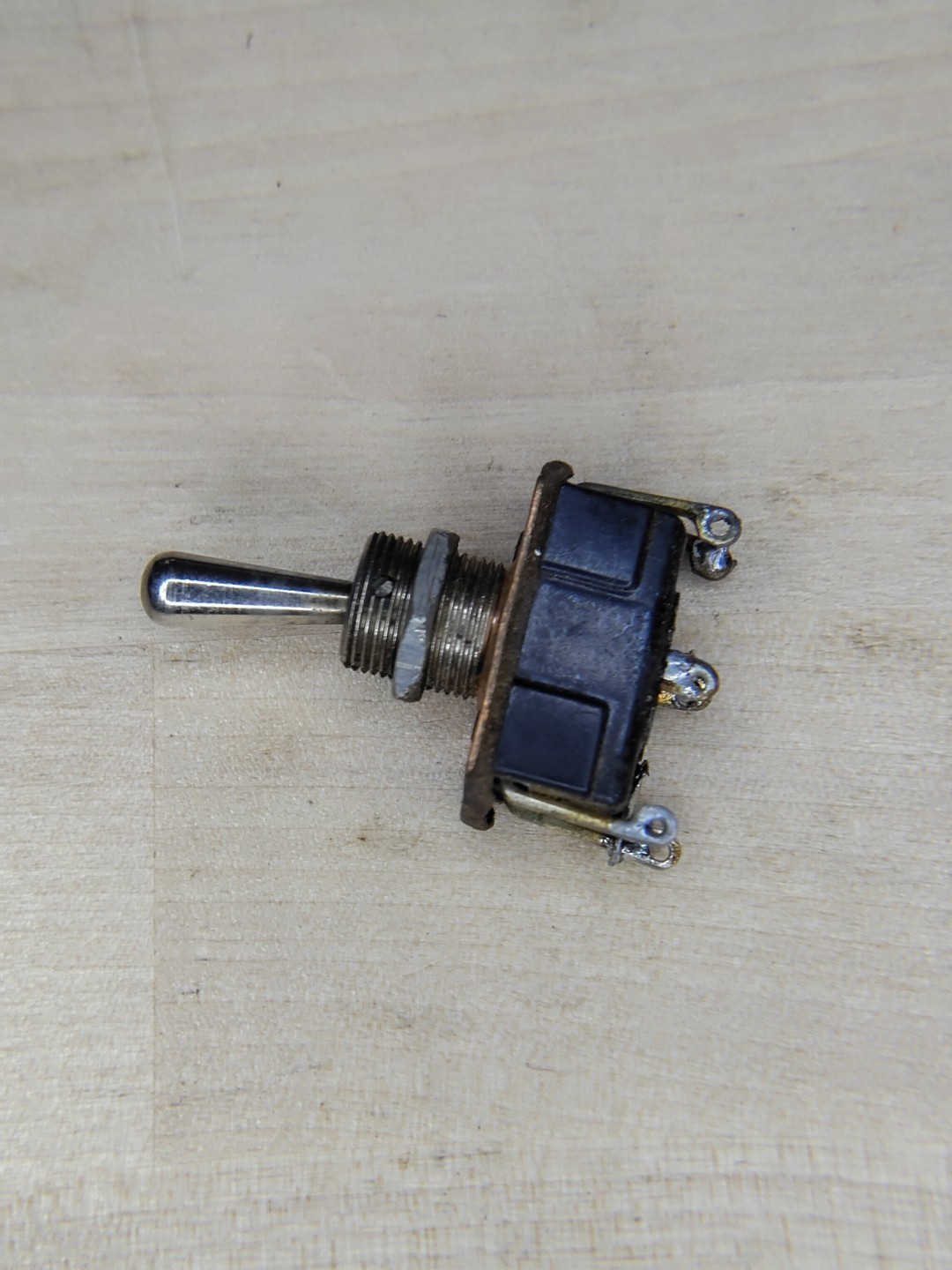 UND LAB TOGGLE/ CHERRY ELECTRIC ON-OFF 3A 250V 6A 125V PRE WIRED SWITCH