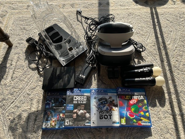 Playstation PS4 PRO 1 TB VR bundle with games - Read description