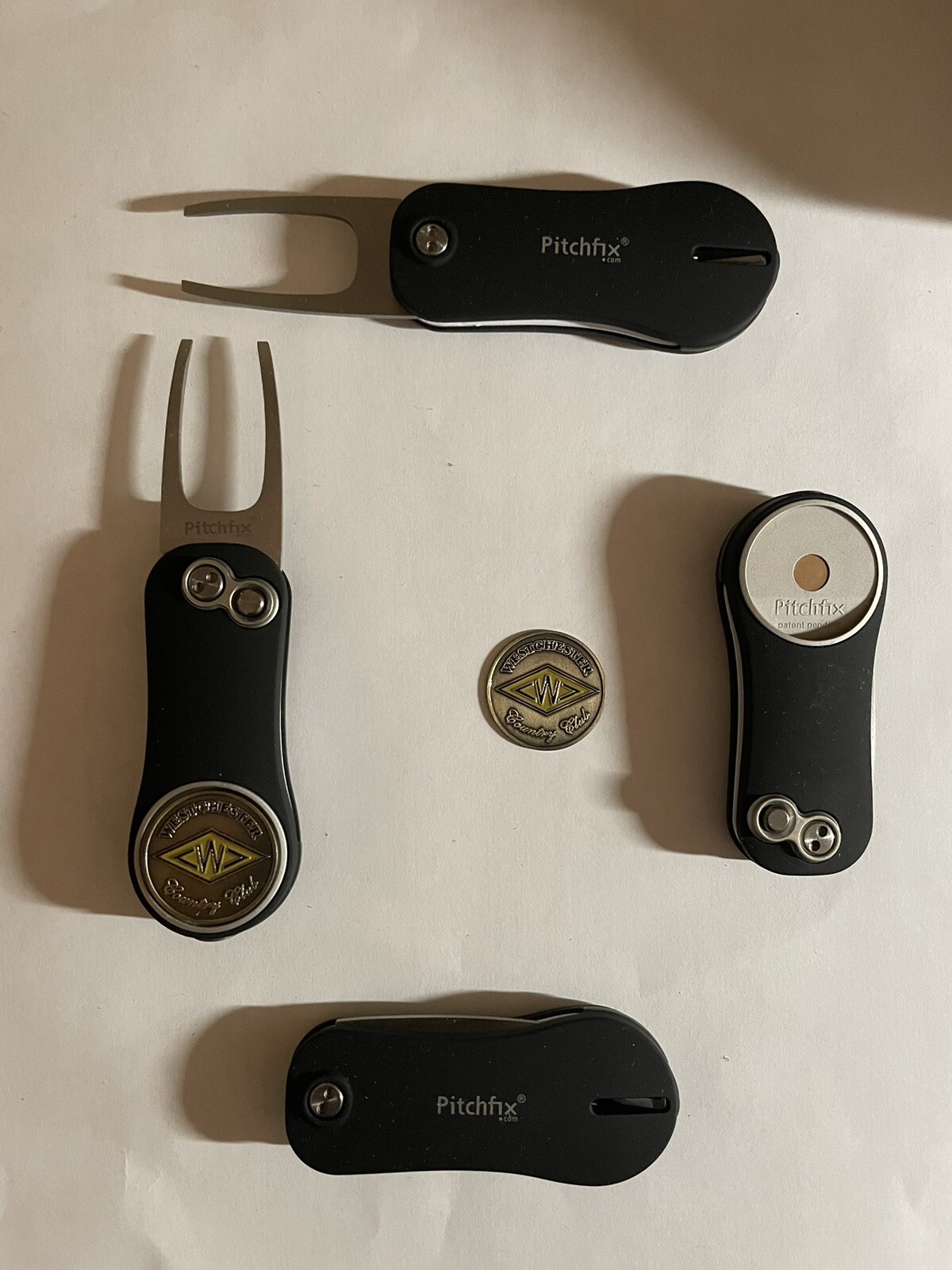 (1) Pitchfix Golf Switchblade Divot Tool Hybrid 2.0 & Westchester CC Golf Marker
