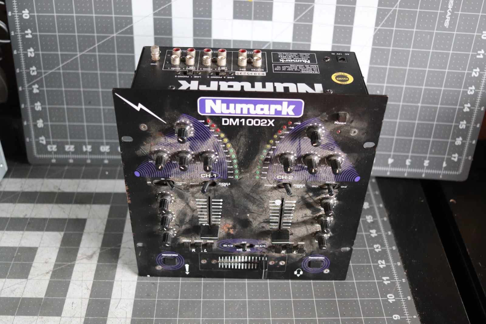 Numark DM1002X Preamp DJ Scratch Mixer Stereo 4 Phono 2 Line UNTESTED READ