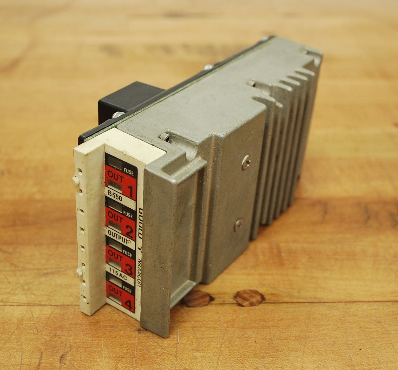 Gould Modicon B550 Output Module, 115AC AS-B550 - USED