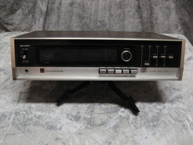 Vintage Sharp Solid State AM/FM Stereo Tuner Amp Model SA-301U with Speakers
