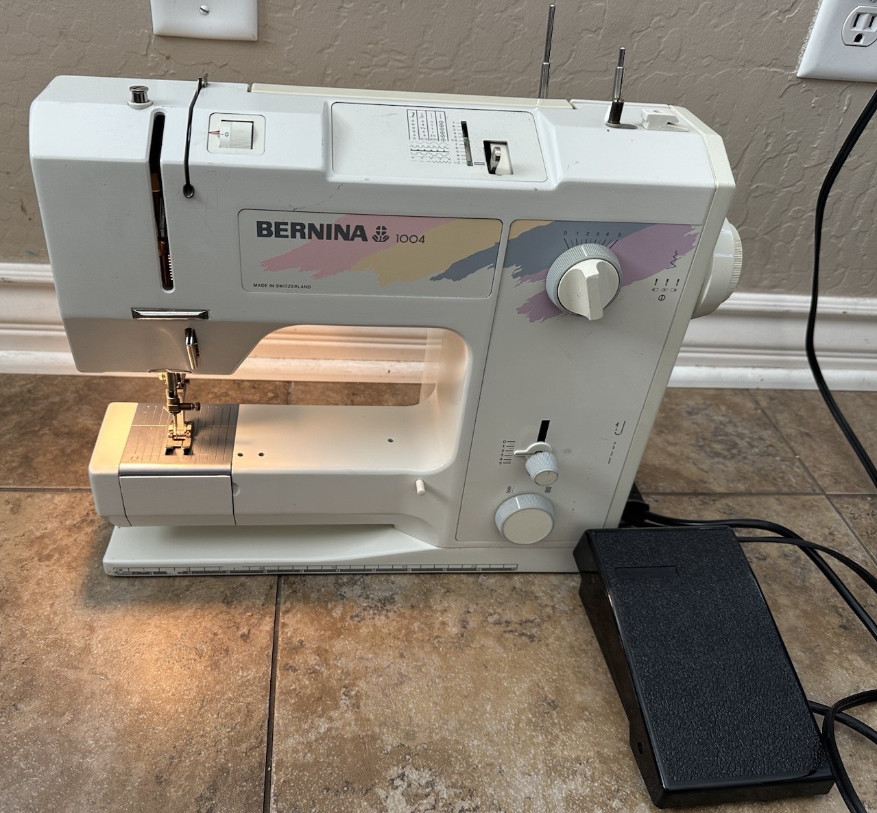 Bernina 1004 Sew Machine, The Light Work And Foot Pedal,I Didnt Check All Button
