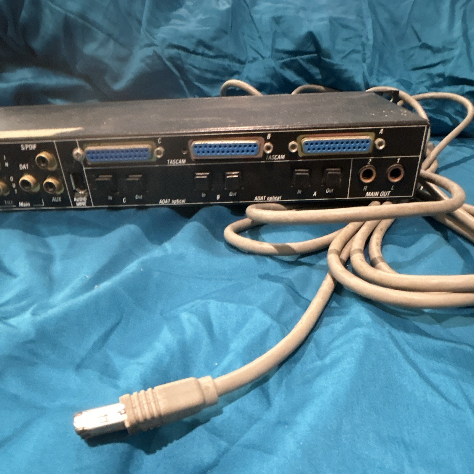 MOTU 2408 Rackmount Audio Interface ADAT S/PDIF 1/4" TRS Format Convert