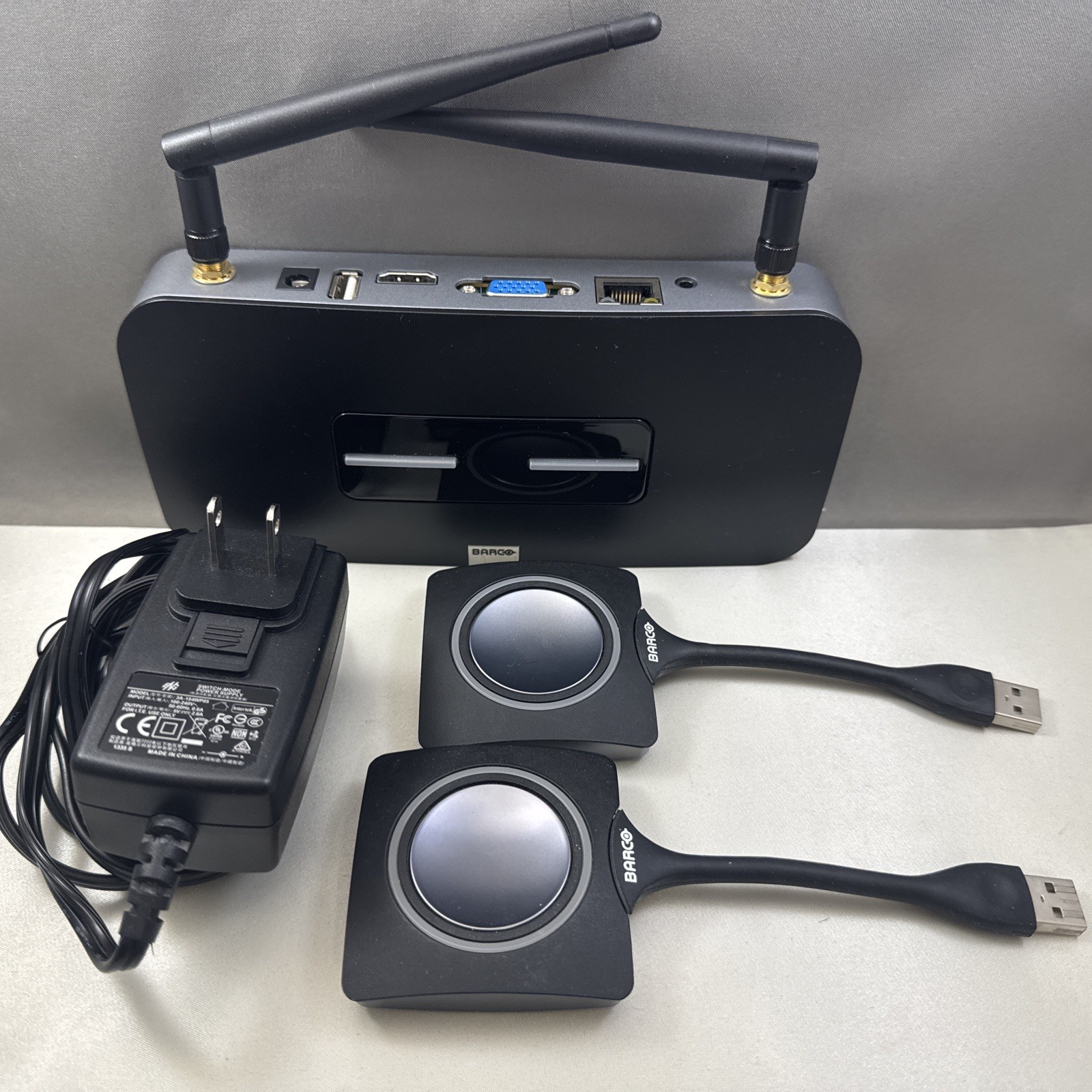 Barco Wireless Presentation System CSM-1 R9861008 ClickShare Adapter + 2 Remotes