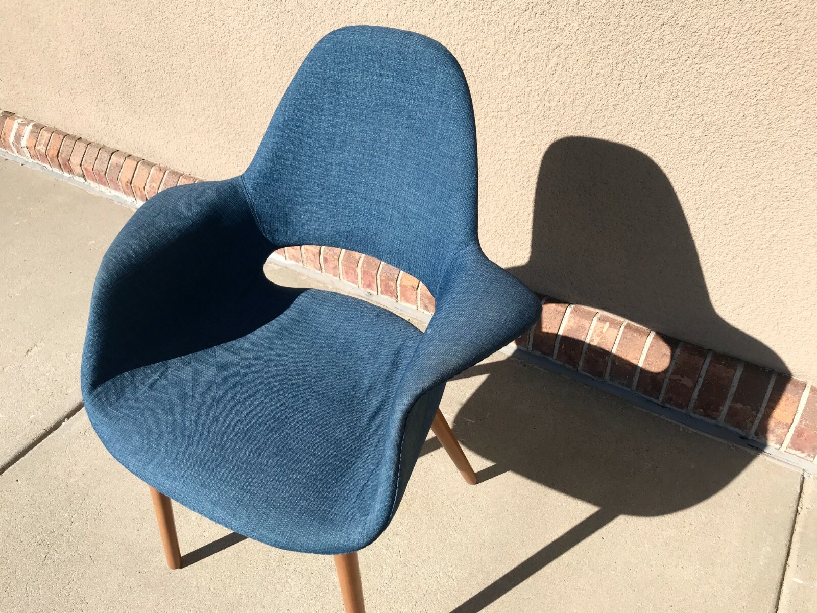 Modern Upholstered Fabric Dining Room Armchair With Wood Legs Blue