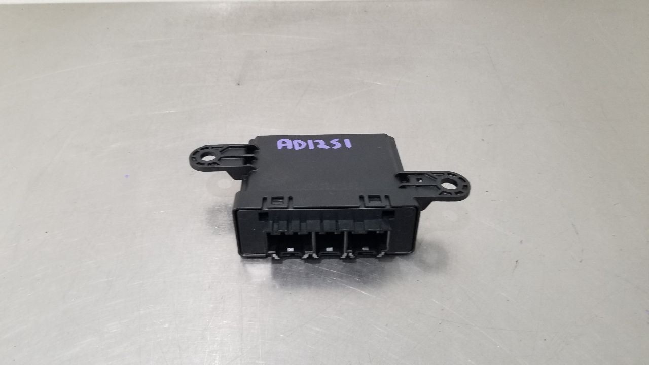 19 GMC YUKON DRIVER PARK ASSIST CONTROL MODULE 84231142