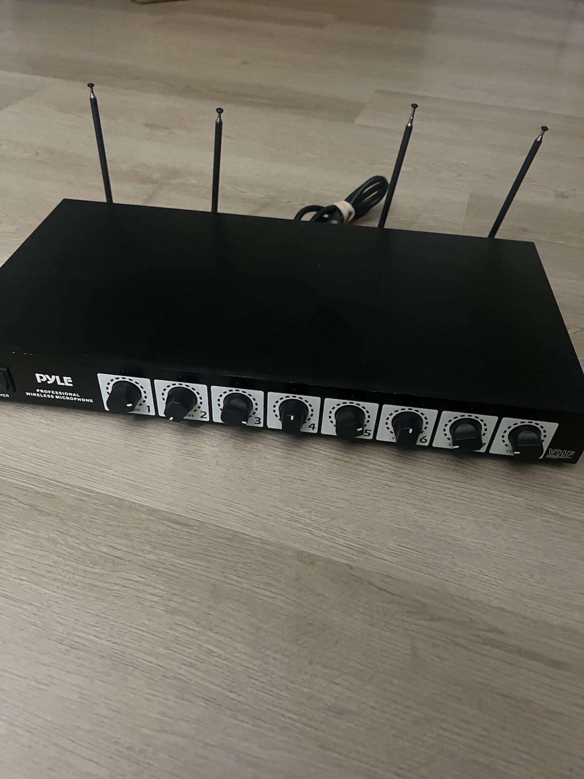PYLE VHF 8 CHANNEL WIRELESS DESKTOP MICROPHONE RECEIVER SYSTEM PACKAGE