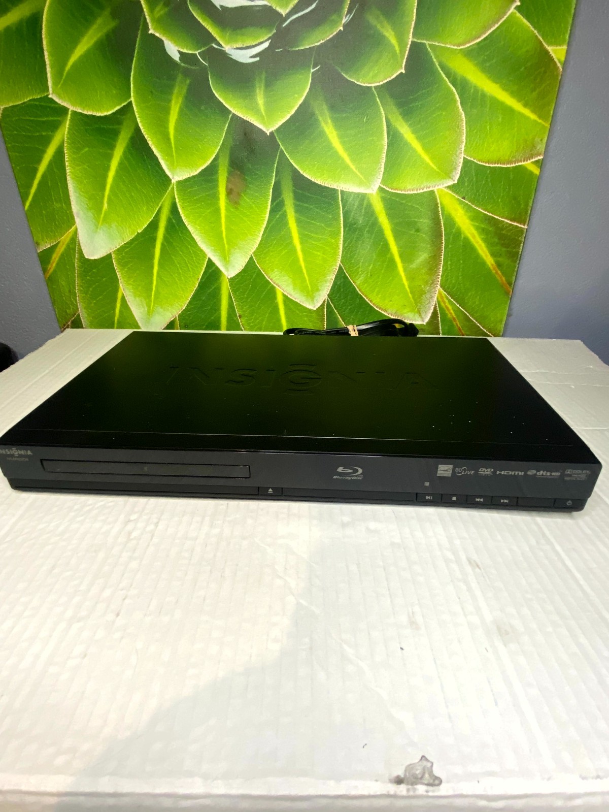 INSIGNIA BLU-RAY DISC PLAYER - MODEL NS-BRDVD4 - W/O REMOTE