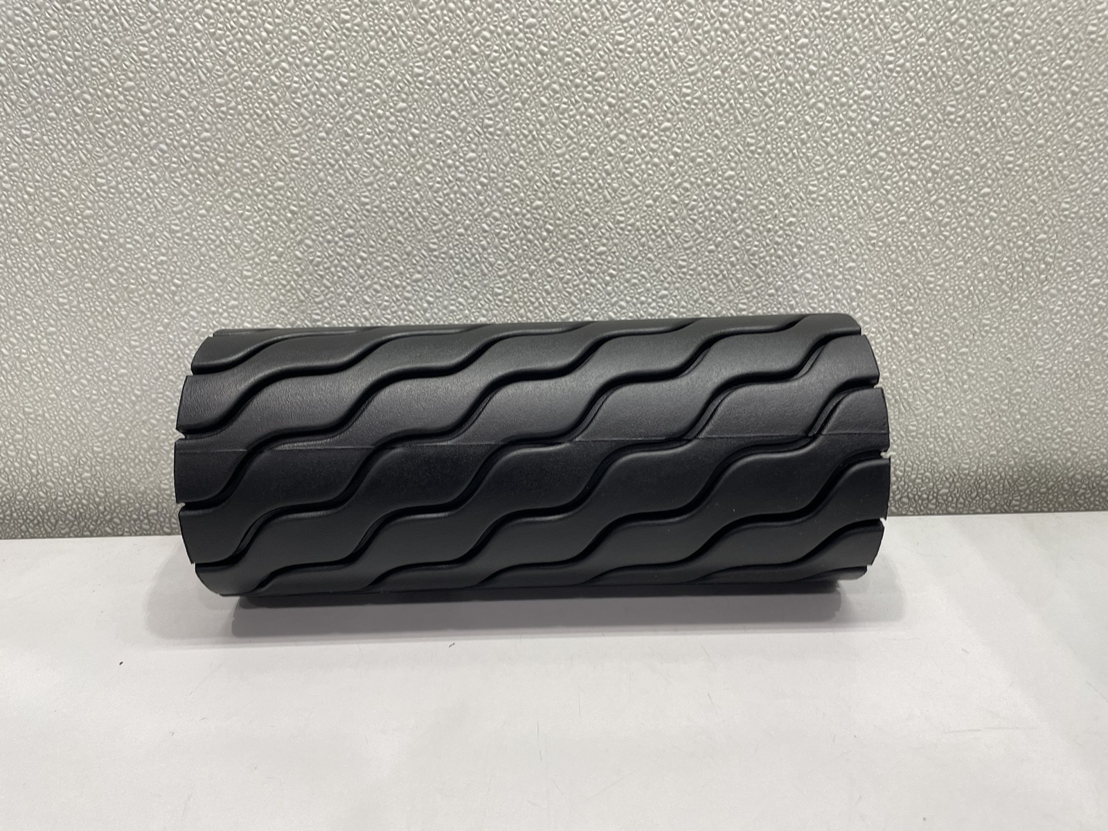 Theragun Smart Vibrating Therapy Foam Roller - Black
