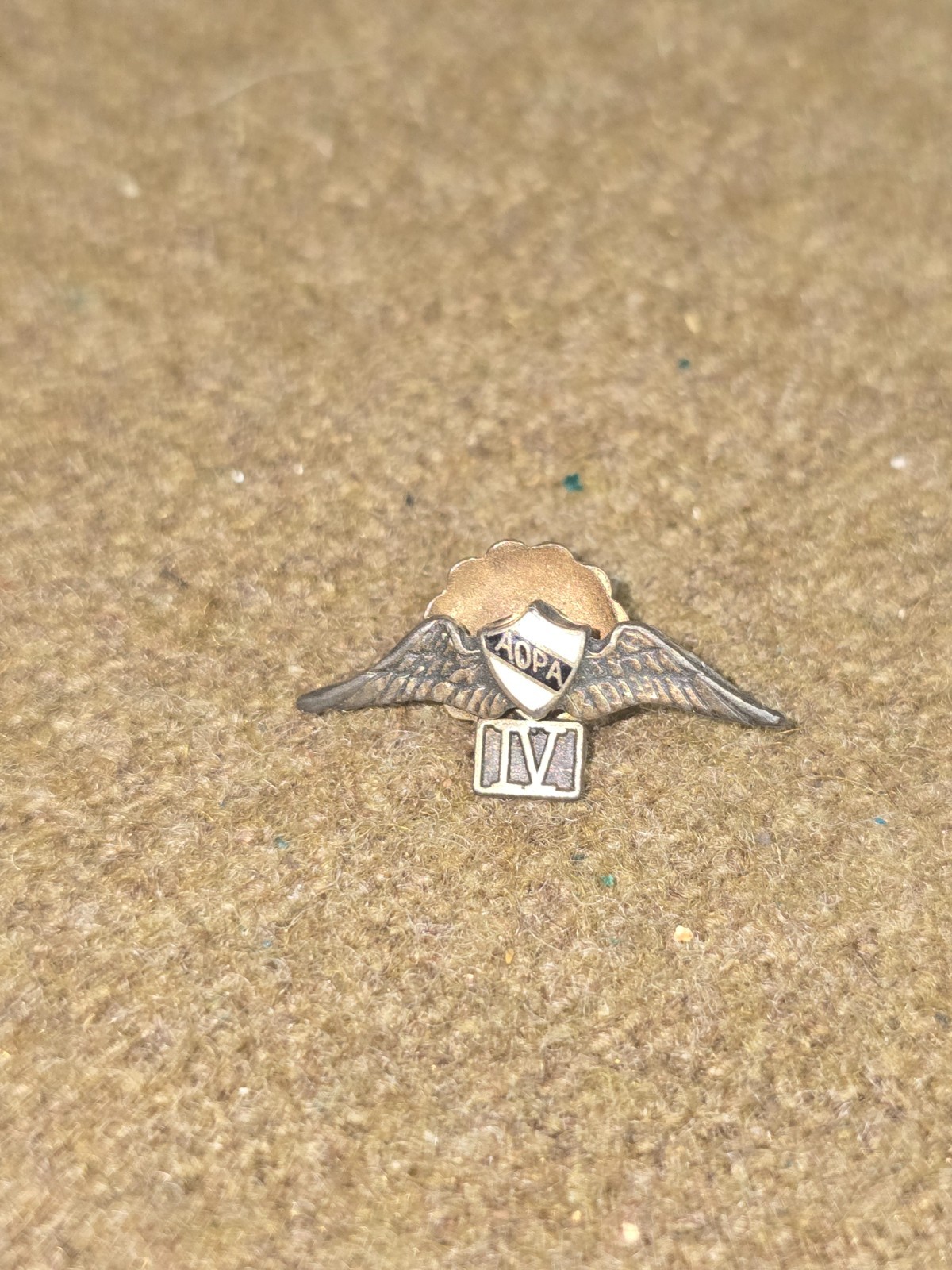 Vintage Aircraft Owners & Pilots Pin with IV