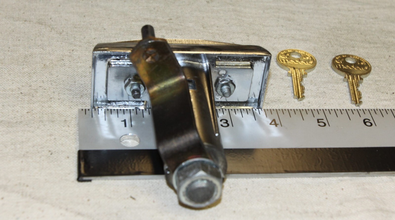 Automatic Products AP 112 & LCM2 snack machine T handle with Medeco lock 2 keys