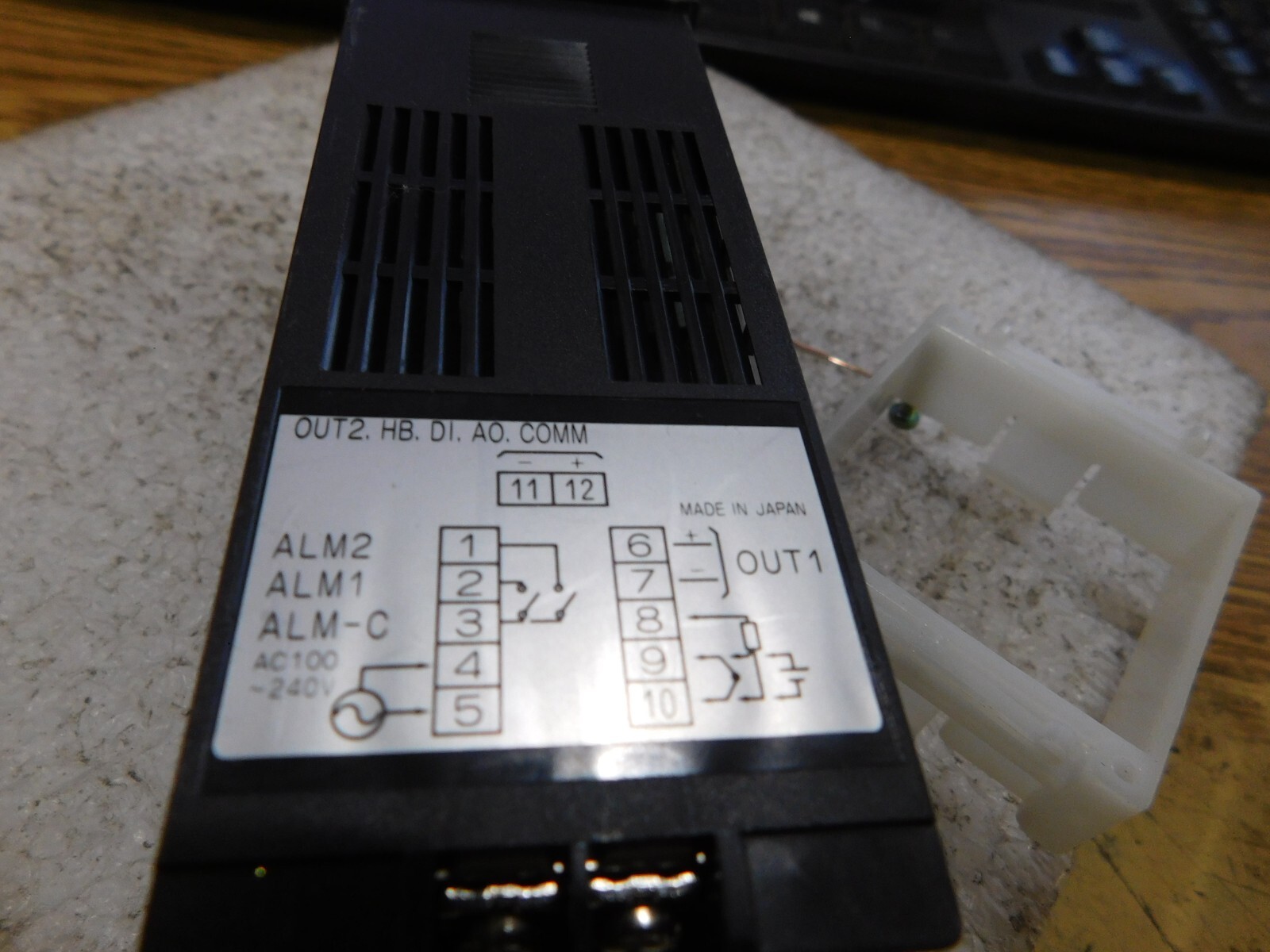 Fuji Electric Model: PYX4MAY1-120YF-Z Temperature Controller with Mount Brkt.