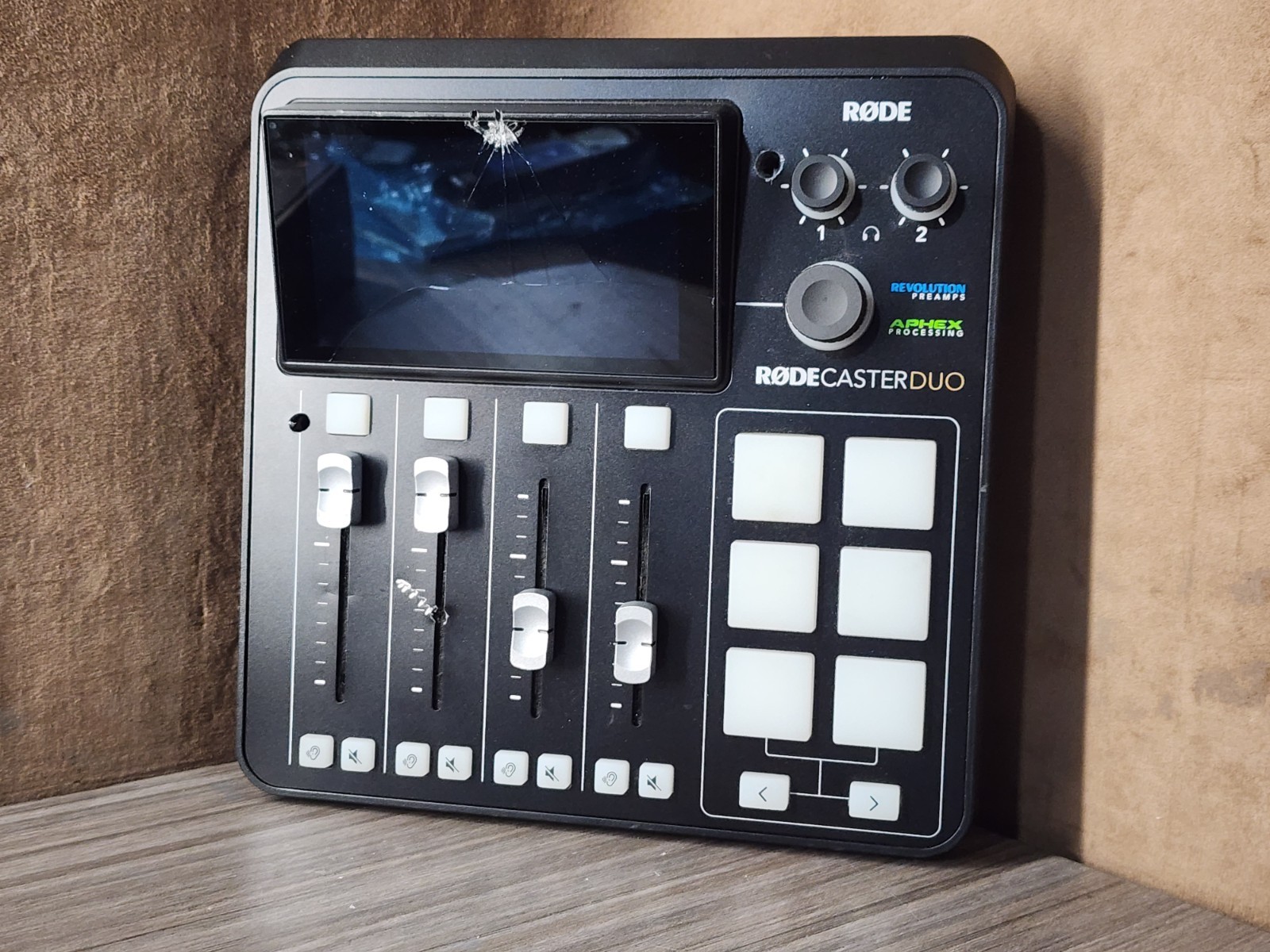 Rode RodeCaster Duo Streaming Mixer Integrated Audio Production Studio