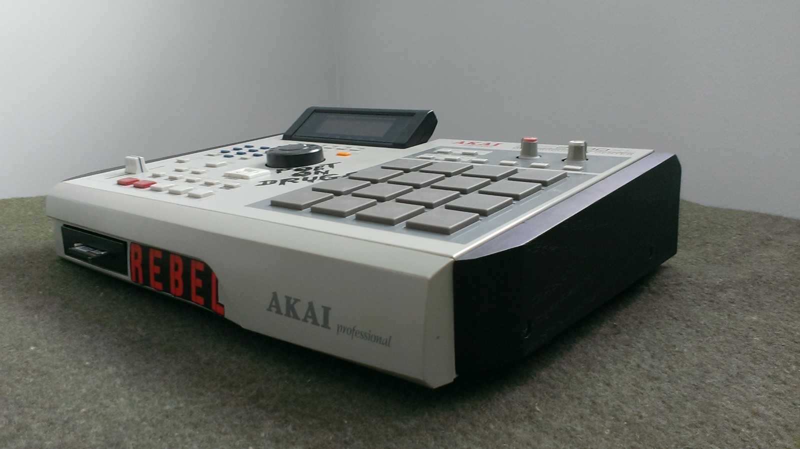 Akai MPC 2000xl Sampler +CF Card lot +Extras