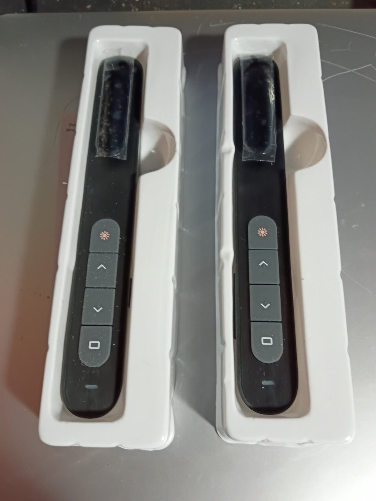 LOT OF 2 WIRELESS CLICKER POINTER PRESENTERS USB PLUG & PLAY NEW