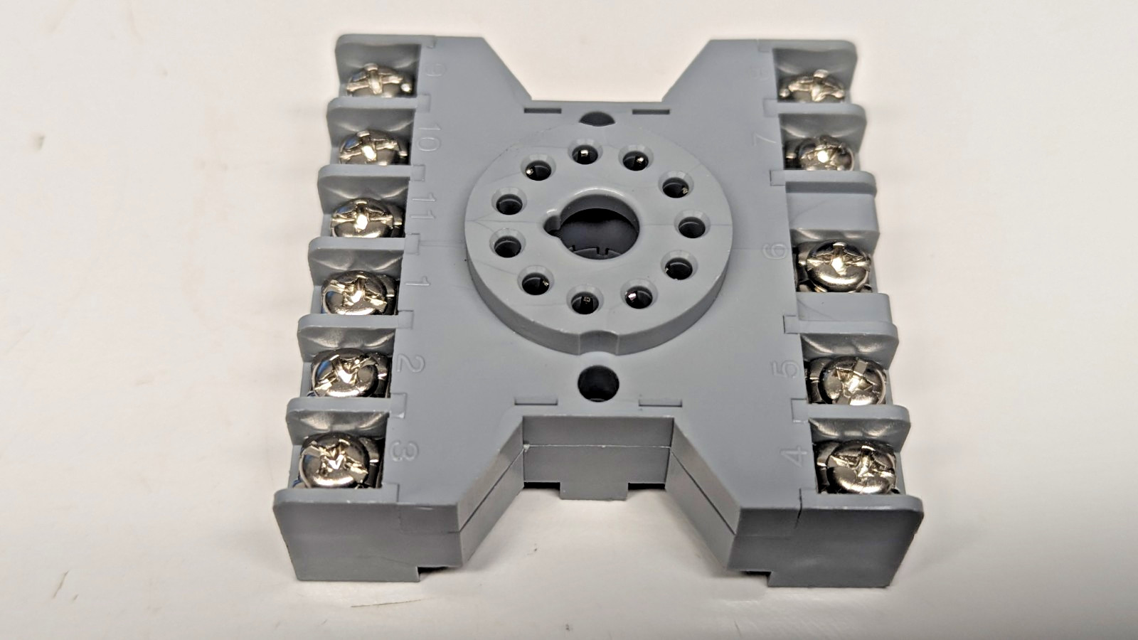 New Furnas 11-Pin DIN-Rail Relay Socket Base, 9730C-E