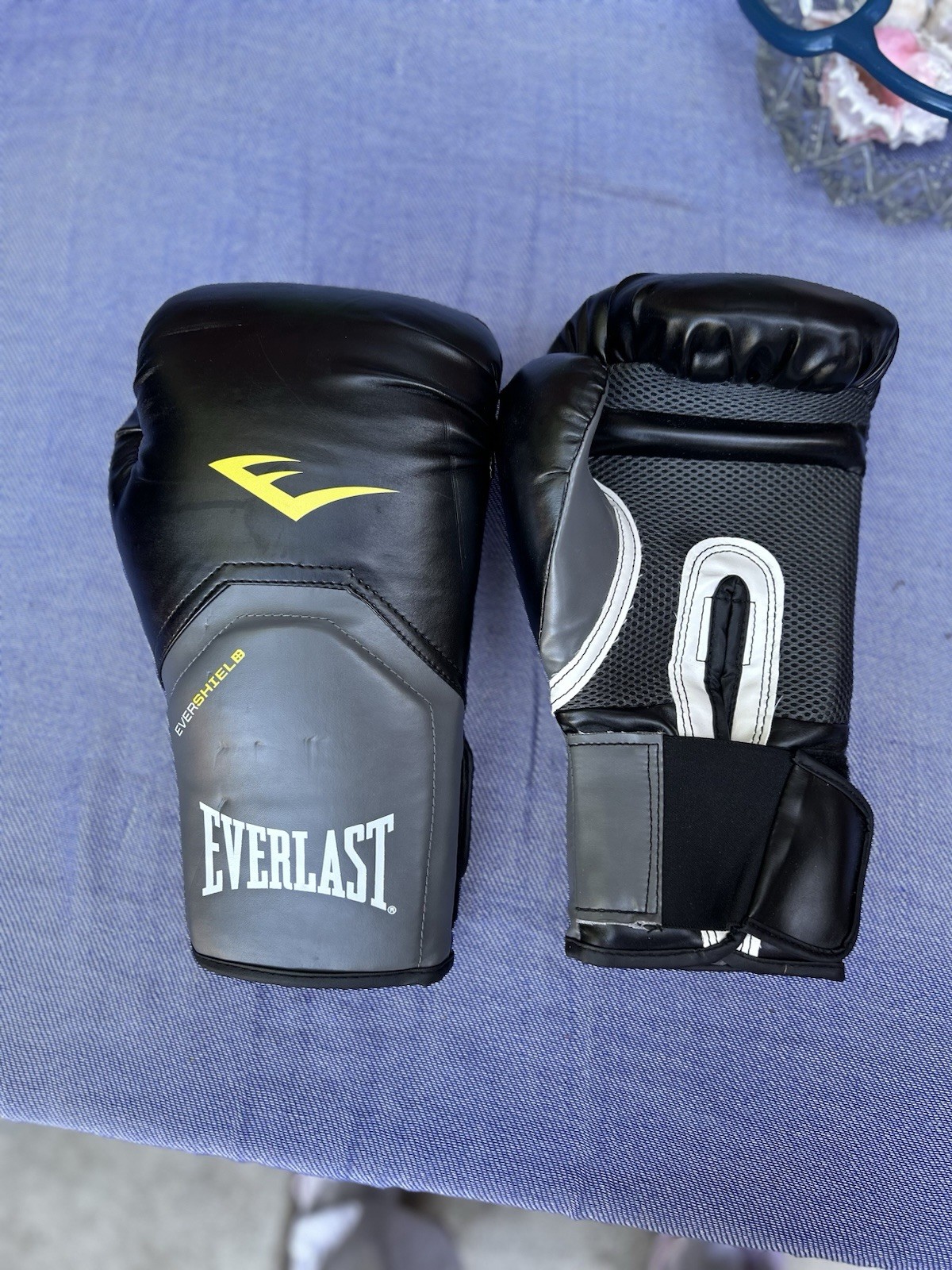 Everlast Training Boxing Gloves Pro Style Elite Evershield 16 Ounces Black Gray