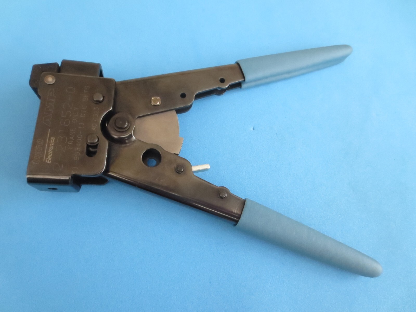 AMP Tyco 2-231652-0 Crimp Crimper Wire Strip Modular Network Plug Hand tool