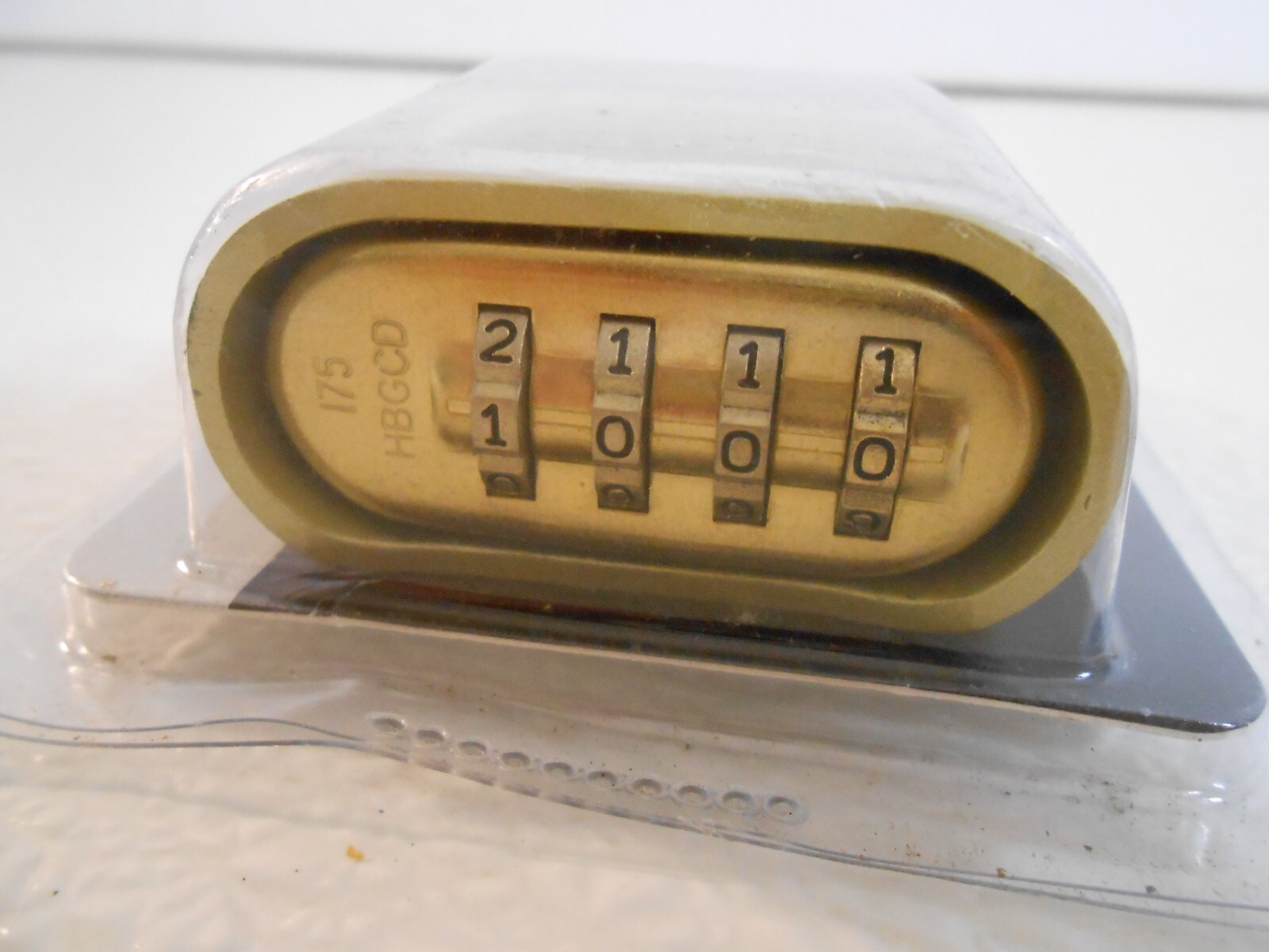 Master Lock Combination Padlock, Set your own combination, Sinlge Pack 175D 1"