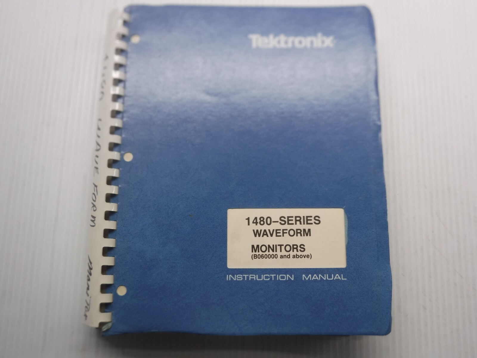 Tektronix 1480-Series Waveform Monitors Manual 070-2338-00 Rev. Jan. 1983