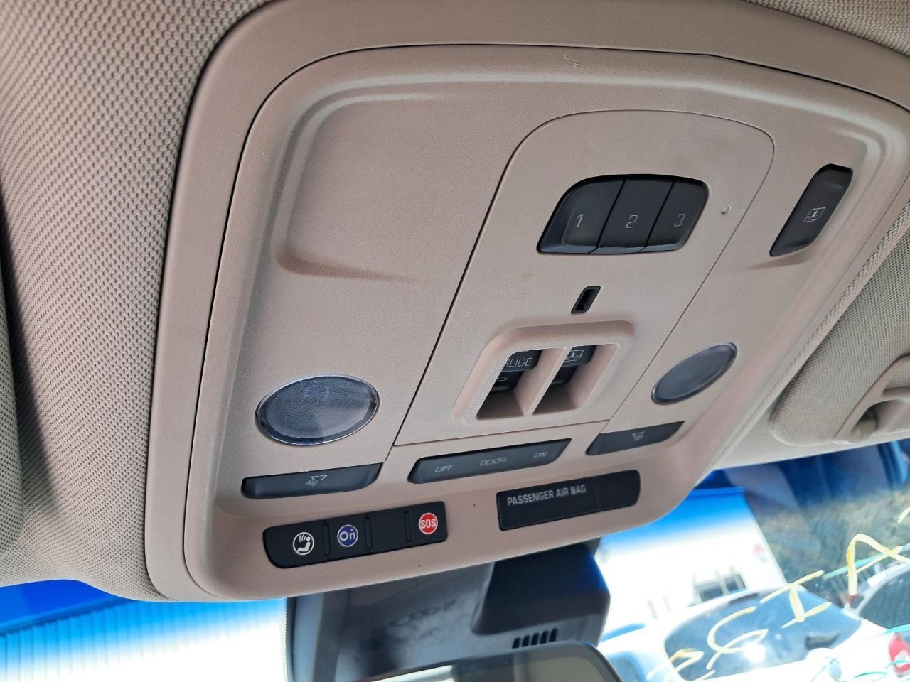 XTS 2016 Glove Box 4793943