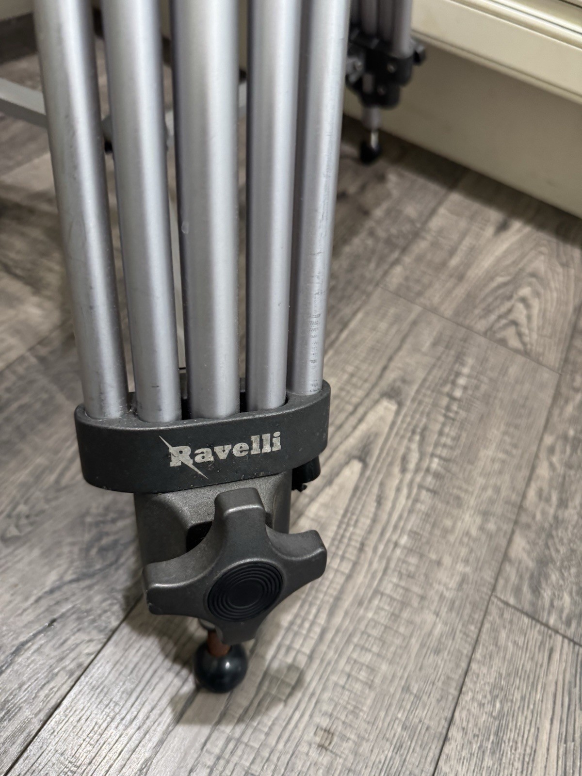 Ravelli AVTP 55" Video Camera Tripod With Fluid Head Heavy Duty