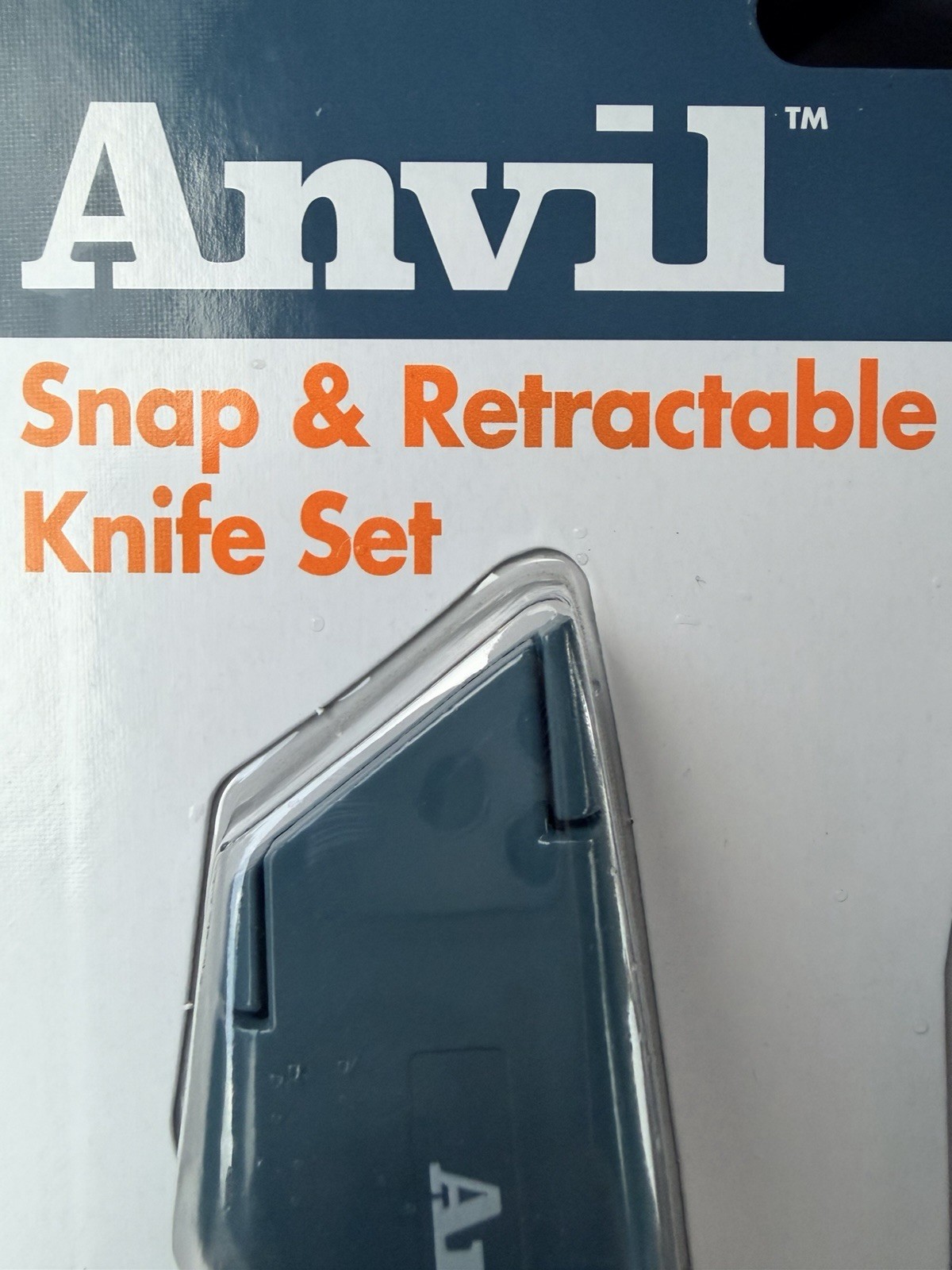 Anvil Snap and Retractable Utility Knife Set with Extra Blades