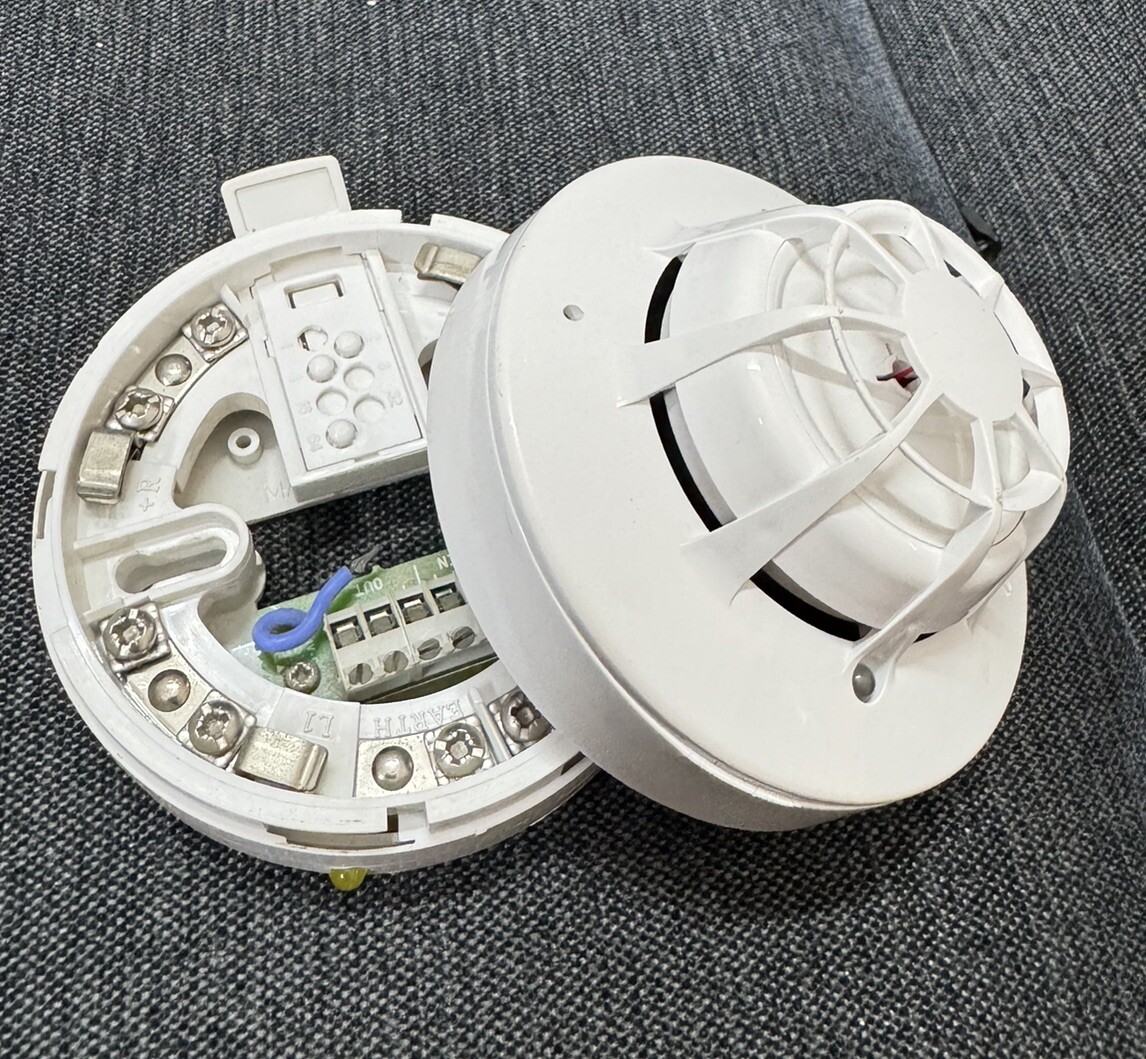 APOLLO XP95A 55000-886 APO MULTI SENSOR SMOKE DETECTOR WITH BASE