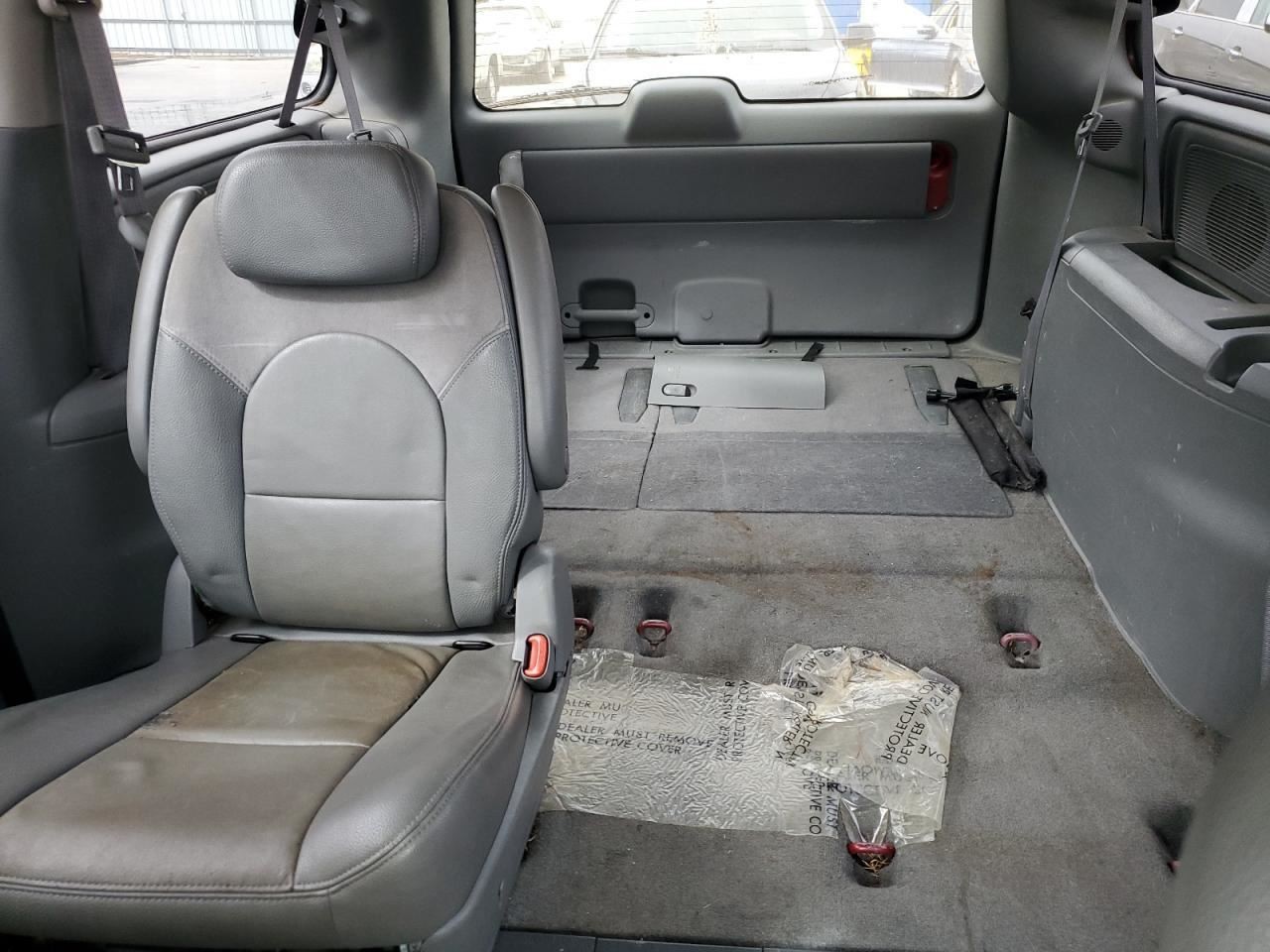 TOWN COUN 2007 Glove Box 4493840