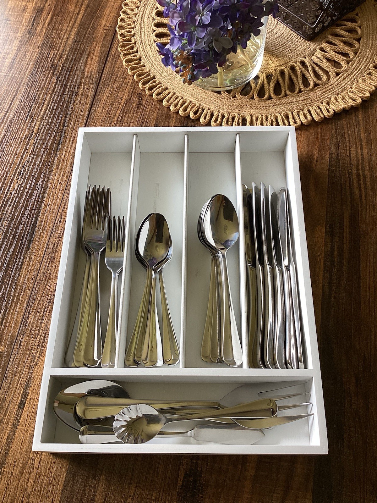 Hampton Silversmiths Stainless China 199 44 Pieces Flatware with Tray
