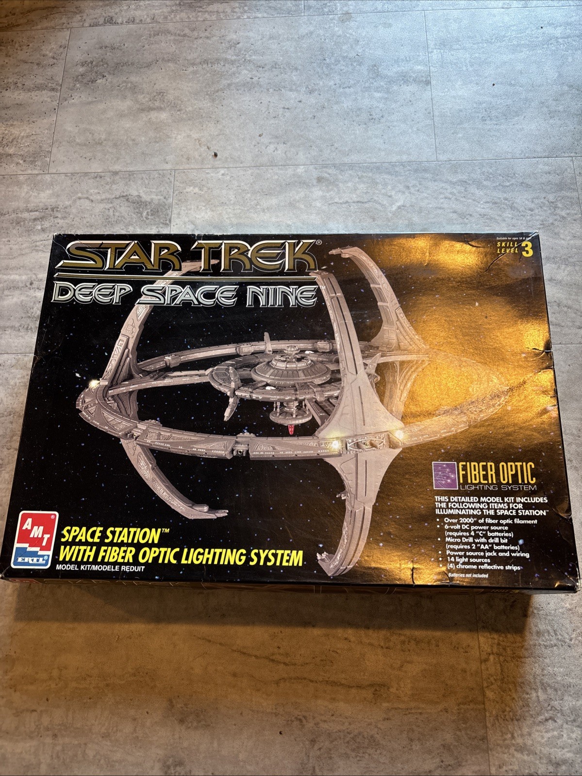 AMT ERTL Star Wars Deep Space Nine Space Station Scale 1/2500 NEW