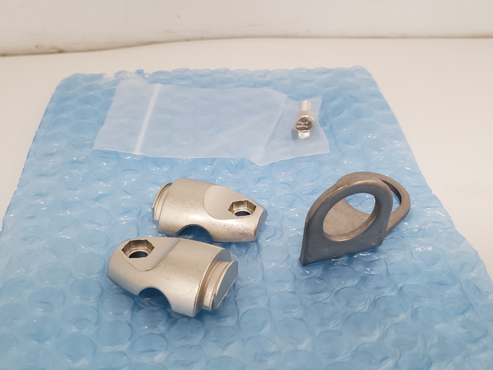 KEYENCE OP-87405 ADJUSTABLE MOUNTING BRACKET KIT NIB