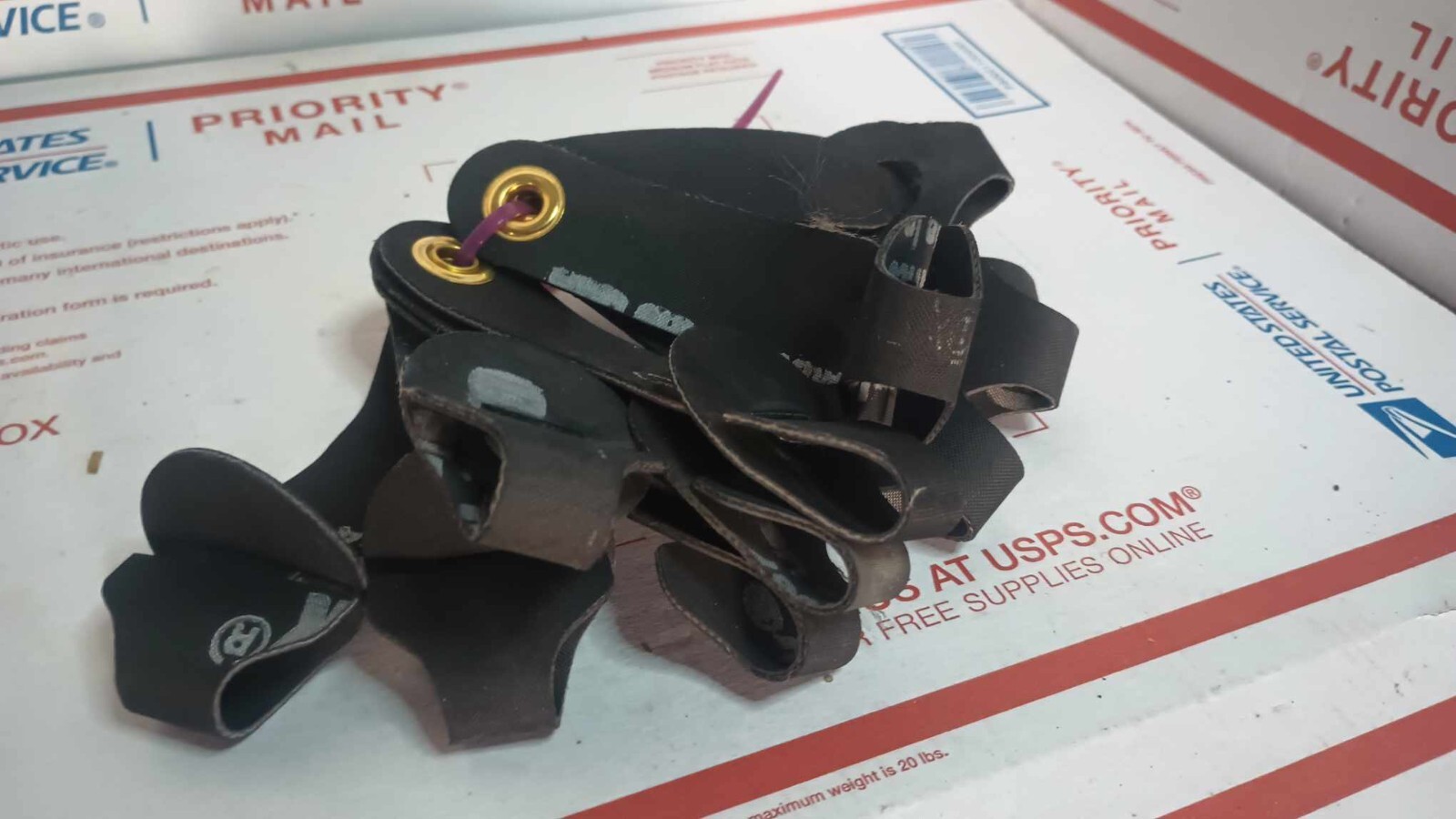 High Quality Neoprene Rooster Leg Hitches for Tie Out Cords, One Dozen